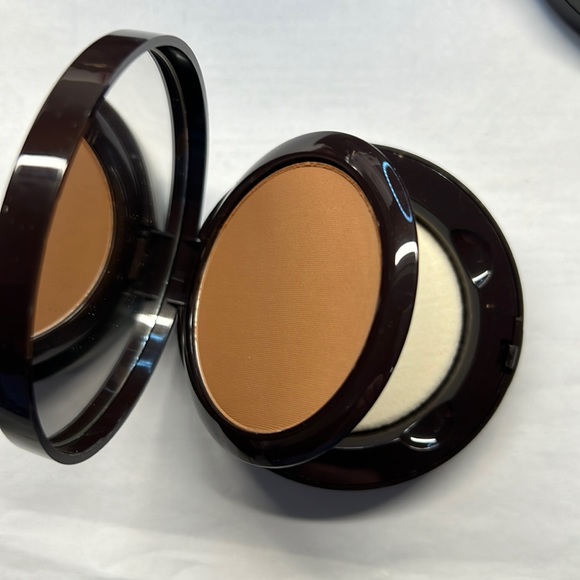Laura Mercier smooth finish foundation powder - Picture 4 of 7